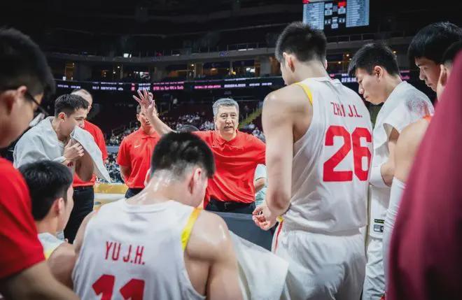 中国男篮官宣！5大清华高材生+5大新星入选，2大本土得分王落选